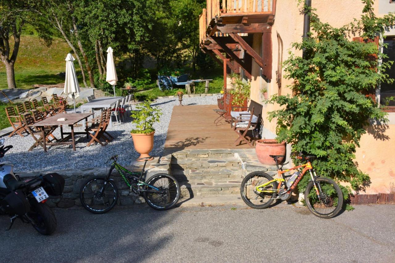 Gite-Auberge De Montvilliers Aime Exterior photo