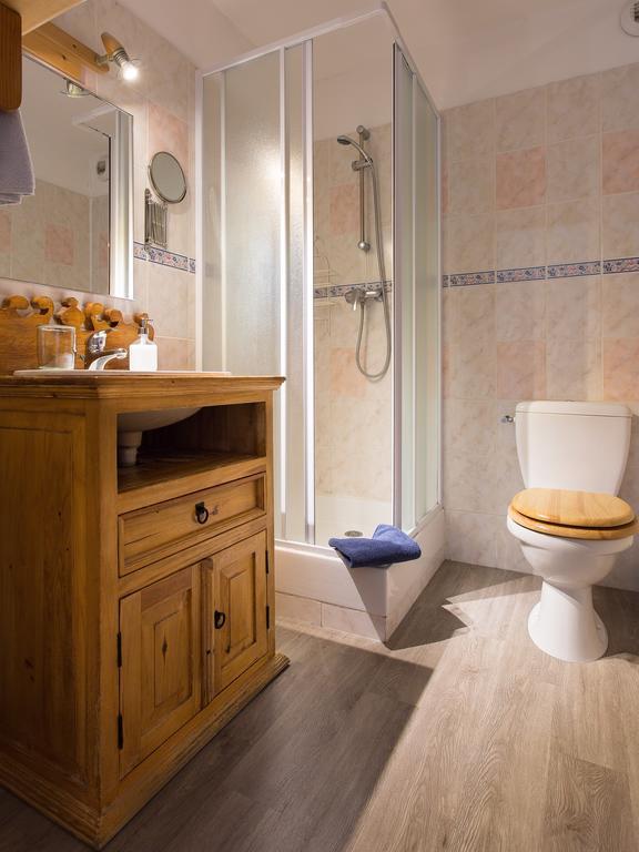 Gite-Auberge De Montvilliers Aime Exterior photo