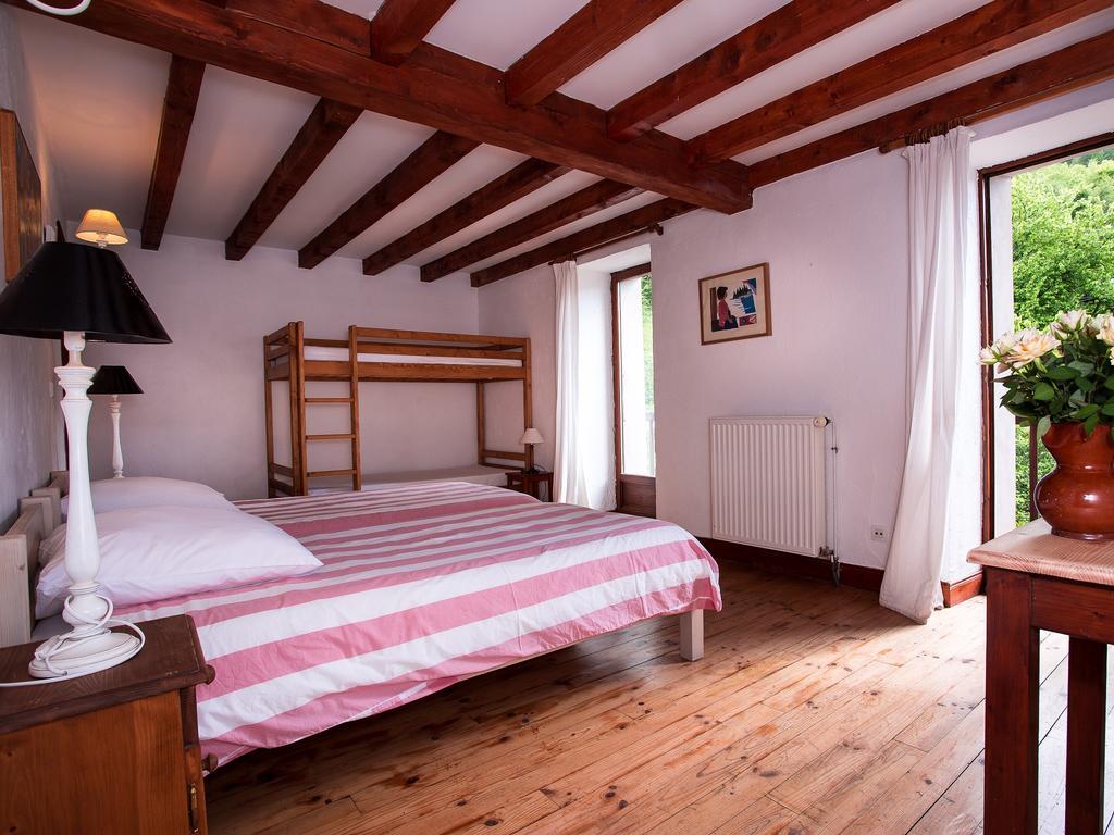 Gite-Auberge De Montvilliers Aime Exterior photo