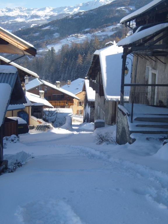 Gite-Auberge De Montvilliers Aime Exterior photo